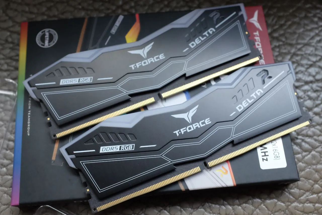 T-Force Delta RGB DDR5 6000MHz - Close Up