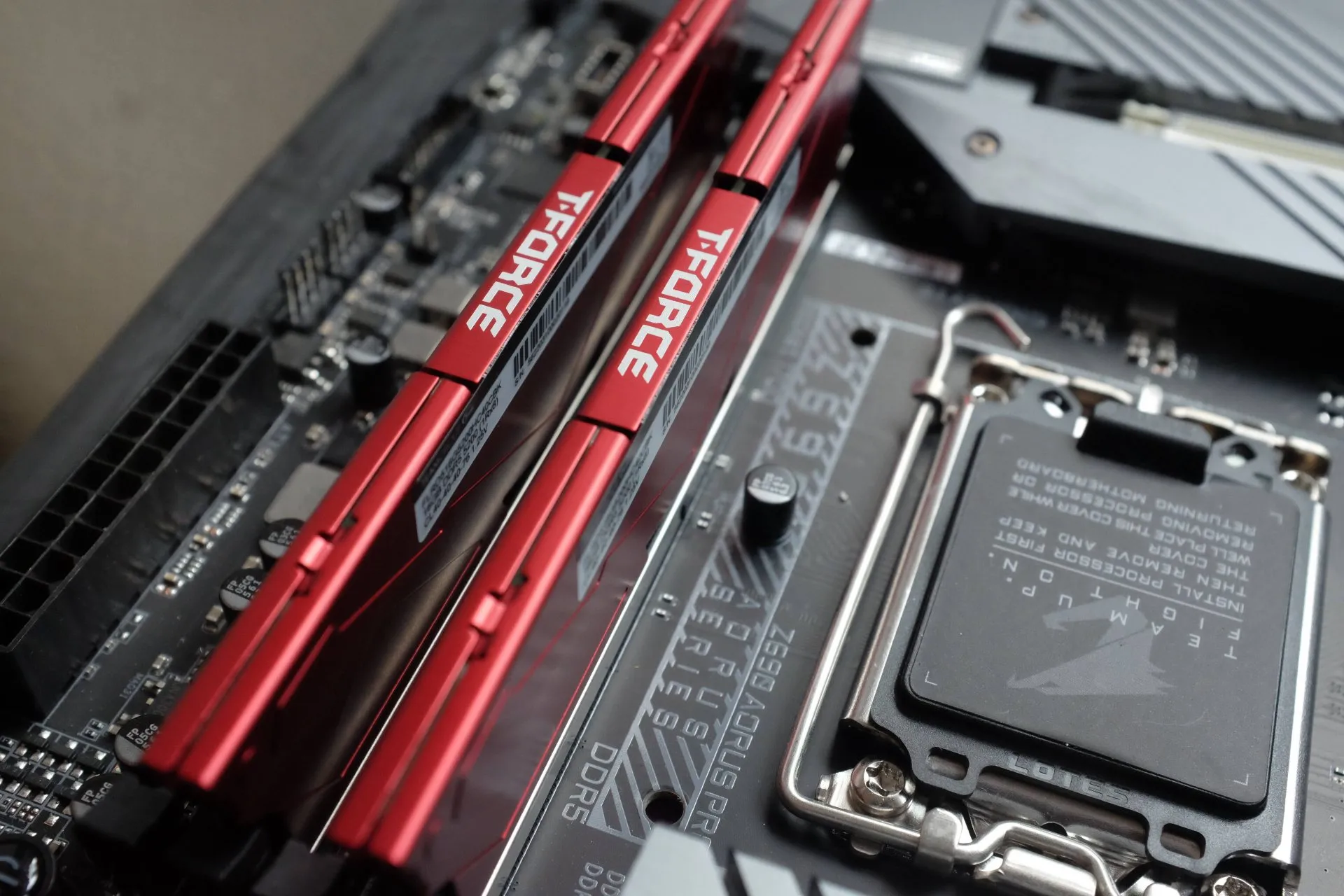 T-Force Vulcan DDR5 in System