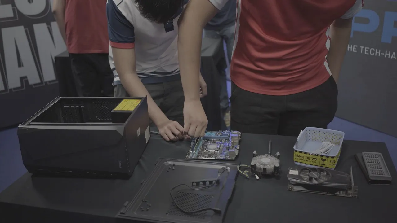 Teams participating in the one-handed PC building challenge.