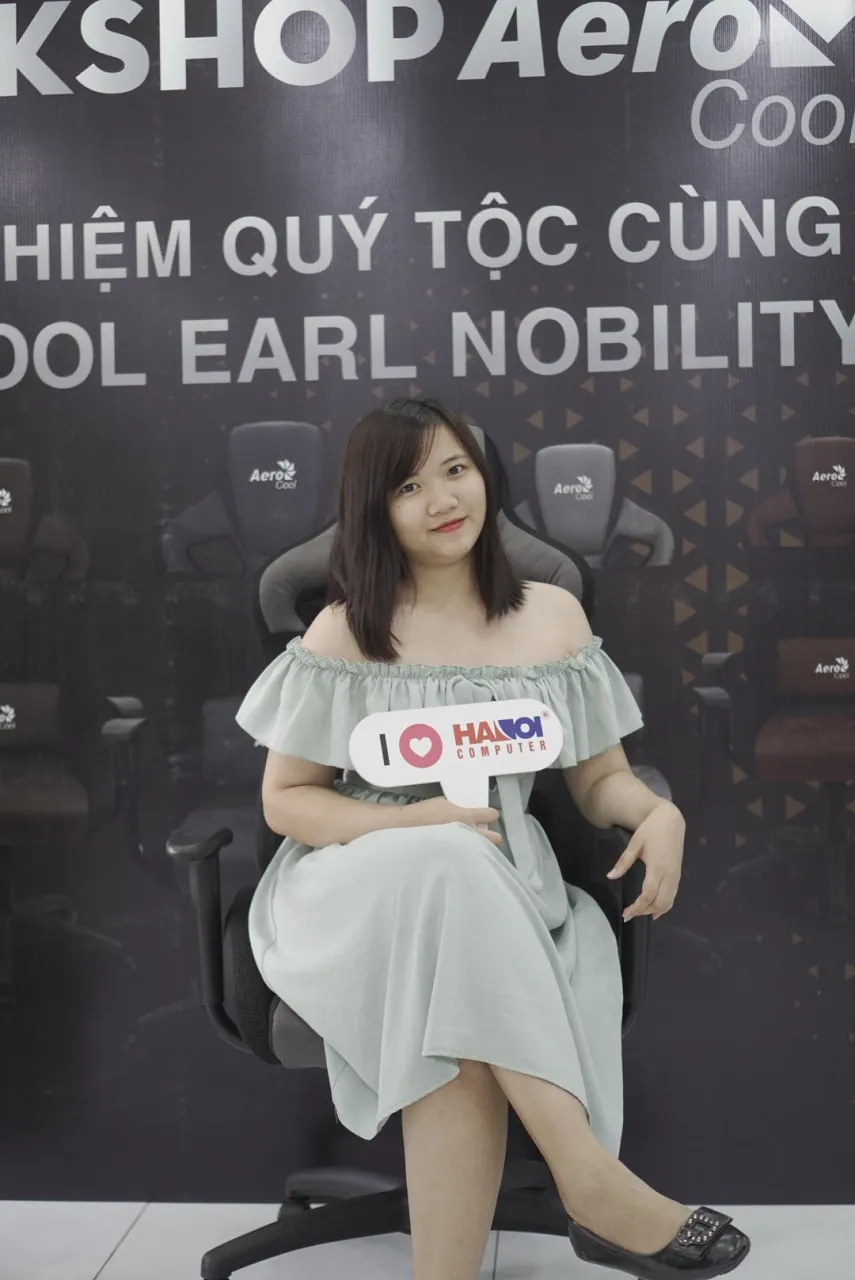 The Aerocool Earl reclined