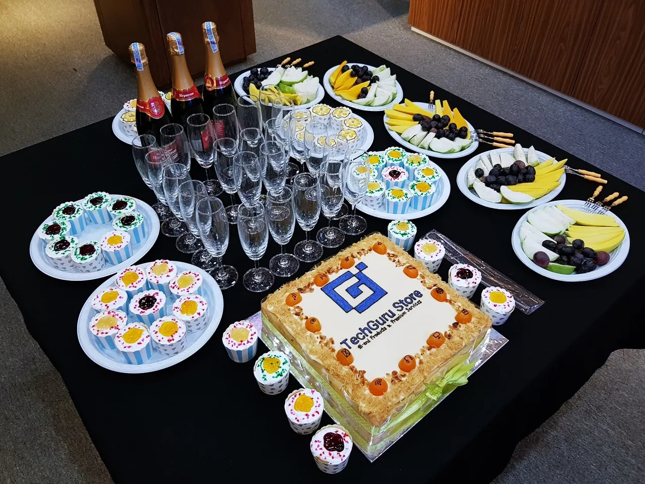 V-VIP Customer Appreciation Event at TechGuru Store