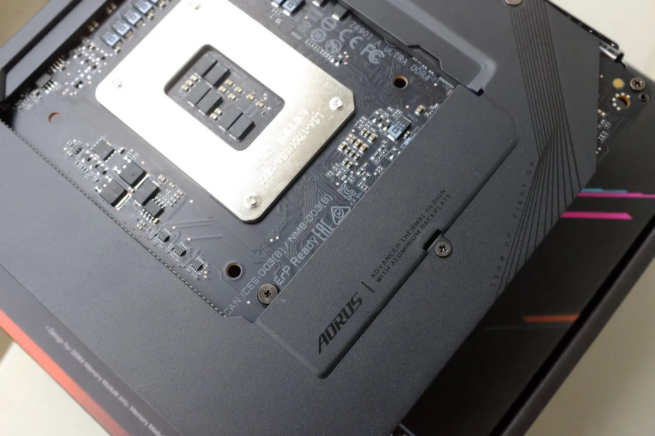 Z690I AORUS Ultra DDR4 - Reinforced Slots